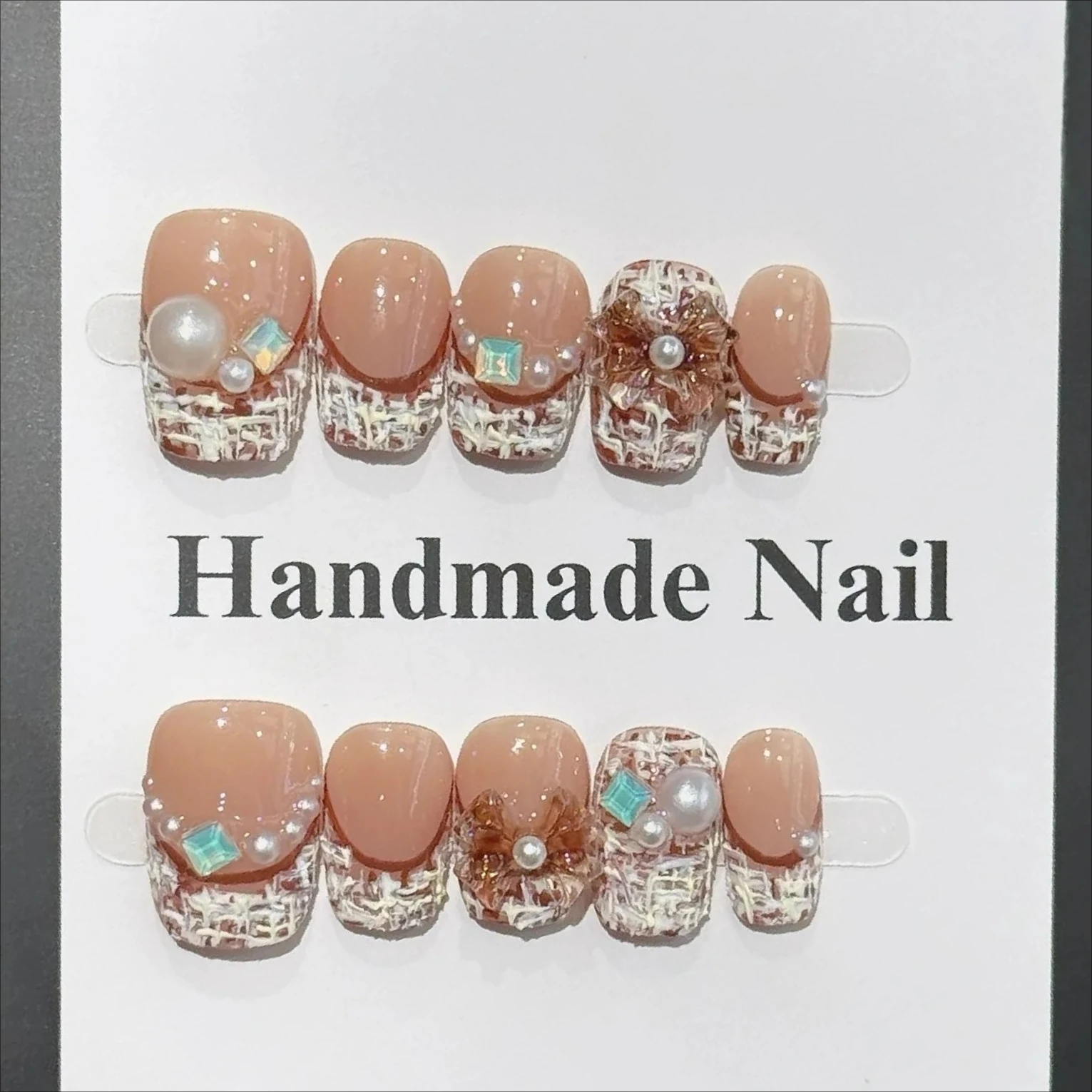 เล็บปลอมแบบกดติด 10 ชิ้น ทรงสี่เหลี่ยมสไตล์ฝรั่งเศส งานแฮนด์เมด ลายไข่มุก 3 มิติ ดีไซน์ย้อนยุค