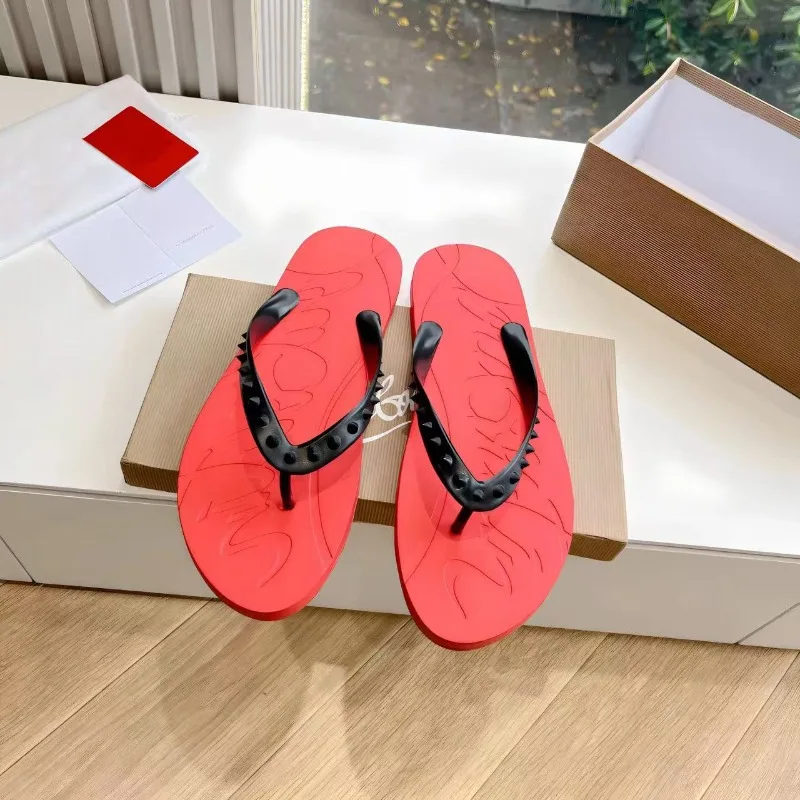 

2026 Summer Couple Slippers New Flip Flops Stud Shoes Outdoor Lightweight and Non-Slip Seaside Beach Shoes for Men and Women