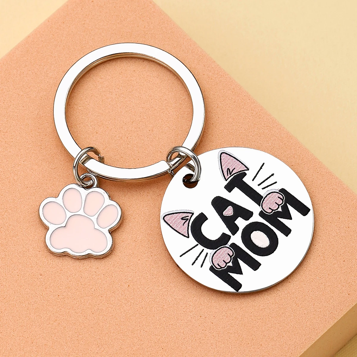 Cat Mom Keychain Gift - Ideal for Mother\'s Day, Christmas, Thanksgiving, and any holiday, perfect for giving to friends