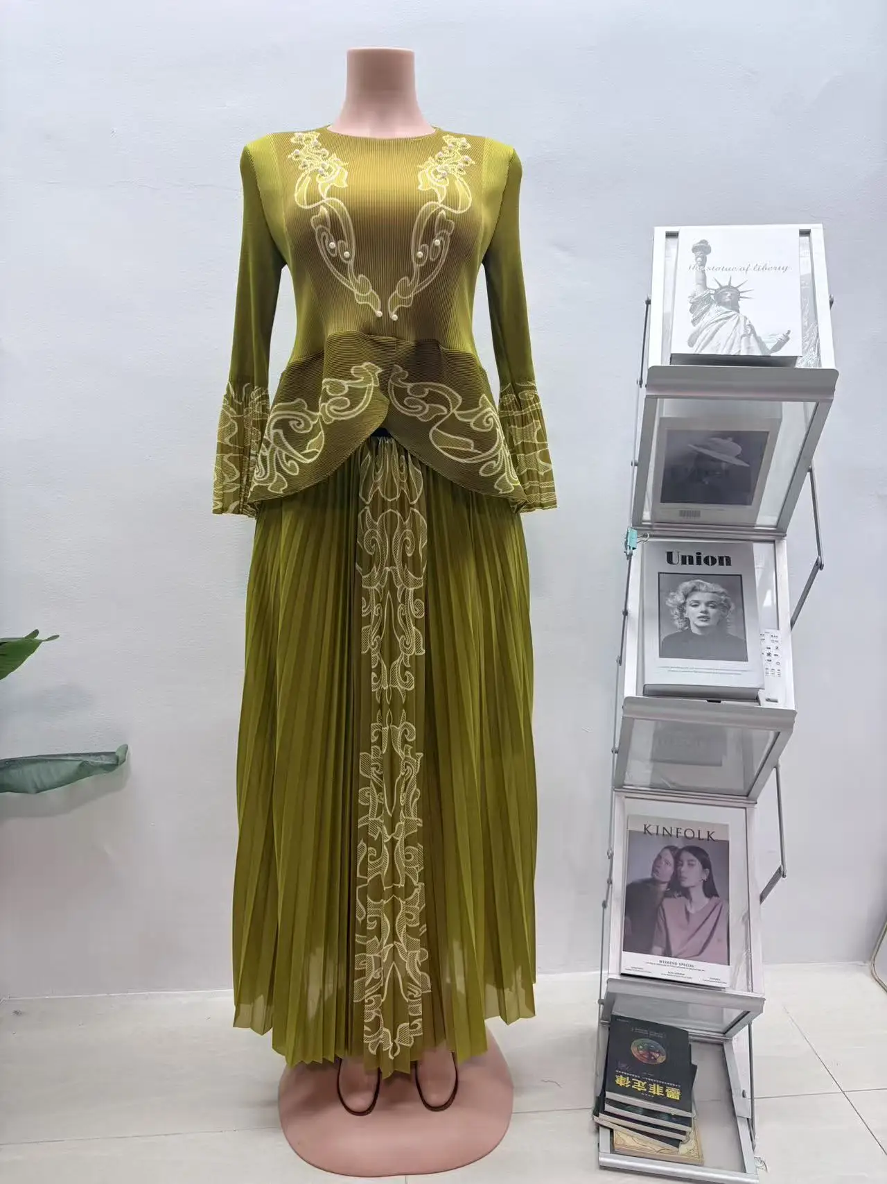 

Miyake Pleated Print Loose Fashion Top + Pleated Skirt Two-piece Set Fashion Women's Clothing 2026 New