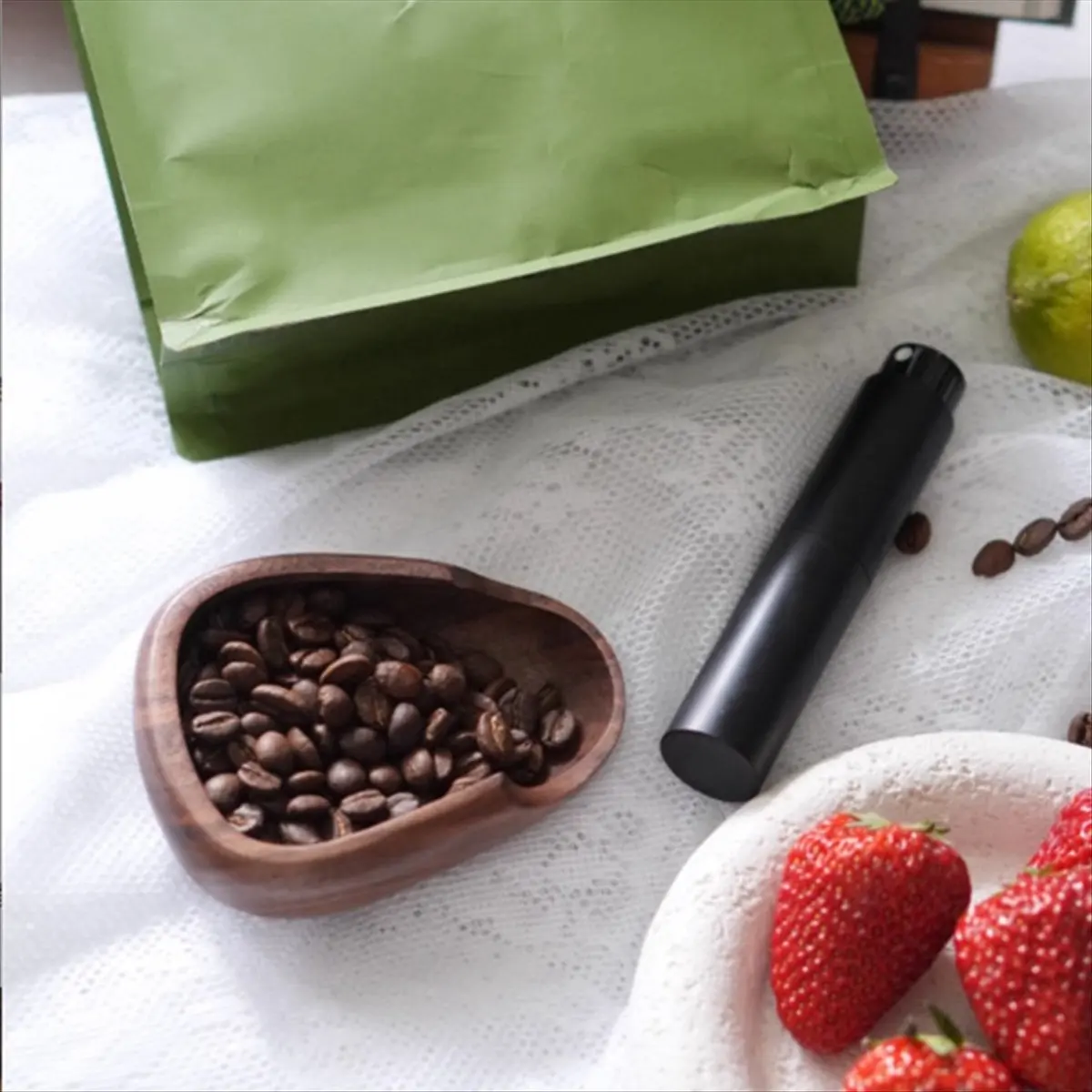 DT81 Coffee Bean Dosing Cup and Coffee Spritzer Set Coffee Bar Accessories Wooden Dosing Vessel/Single Dose Measuring Tray