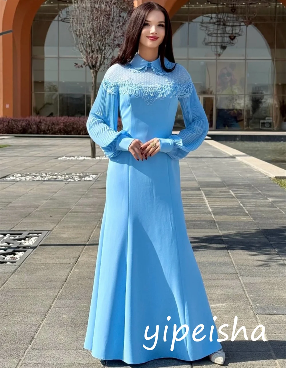 Gaun Panjang Kerah Tinggi Model Terompet dengan Pola Lipit Bunga Jersey Gaya Cina Khusus untuk Acara Retro Pesanan Khusus