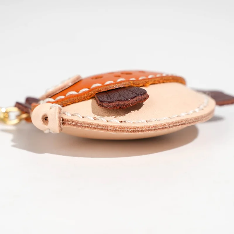 سلسلة مفاتيح لطيفة مخيطة يدويًا من جلد البقر، حقيبة تزيين معلقة على شكل حيوانات من الجلد، قلادة من الجلد الطبيعي #3