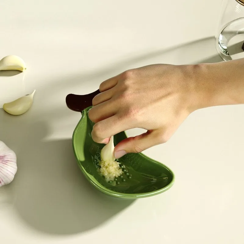 Banana Grinding Dipping Plate Ceramic Seasoning Household Hot Pot Barbecue Soy Sauce Vinegar Bowls Cute Chopstick Rack Tableware