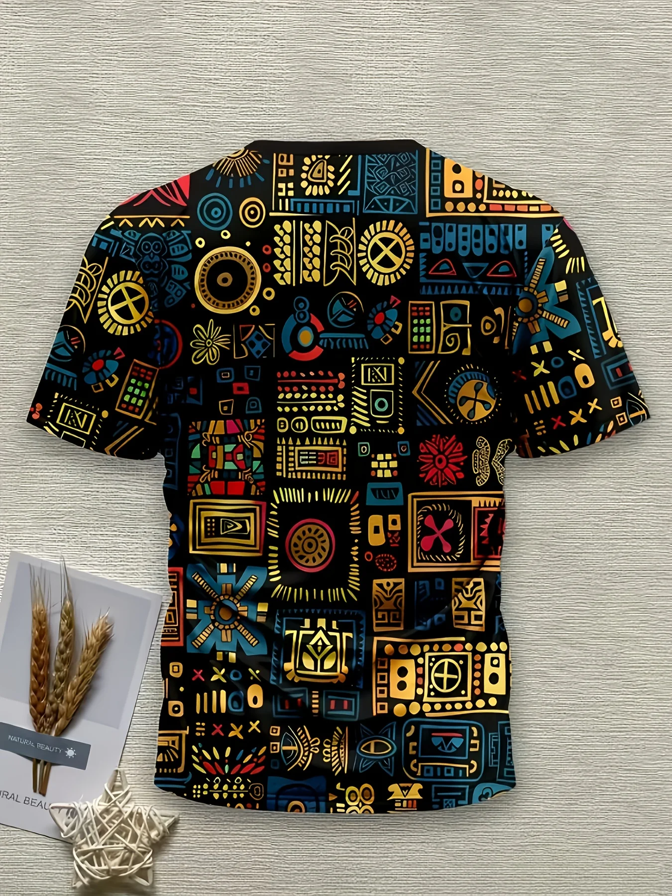 Herren T-Shirt mit afrikanischem Tribal-Geometrie-Totem-Vollprint, Ethno-Vintage-Muster, Rundhals – Detail 3