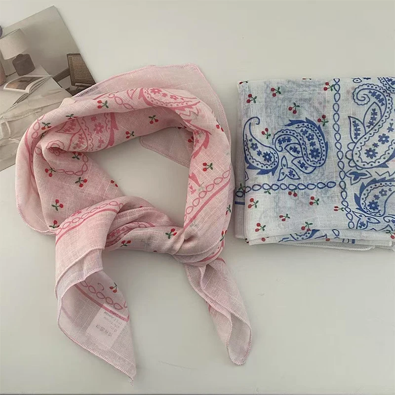 Kirschblüten-bedruckter Kopftuch-Schal, kleiner quadratischer Schal für Damen im französischen Lazy Pure Desire Stil, zum Binden, Seidenschal, charmante Taschen-Dekoration