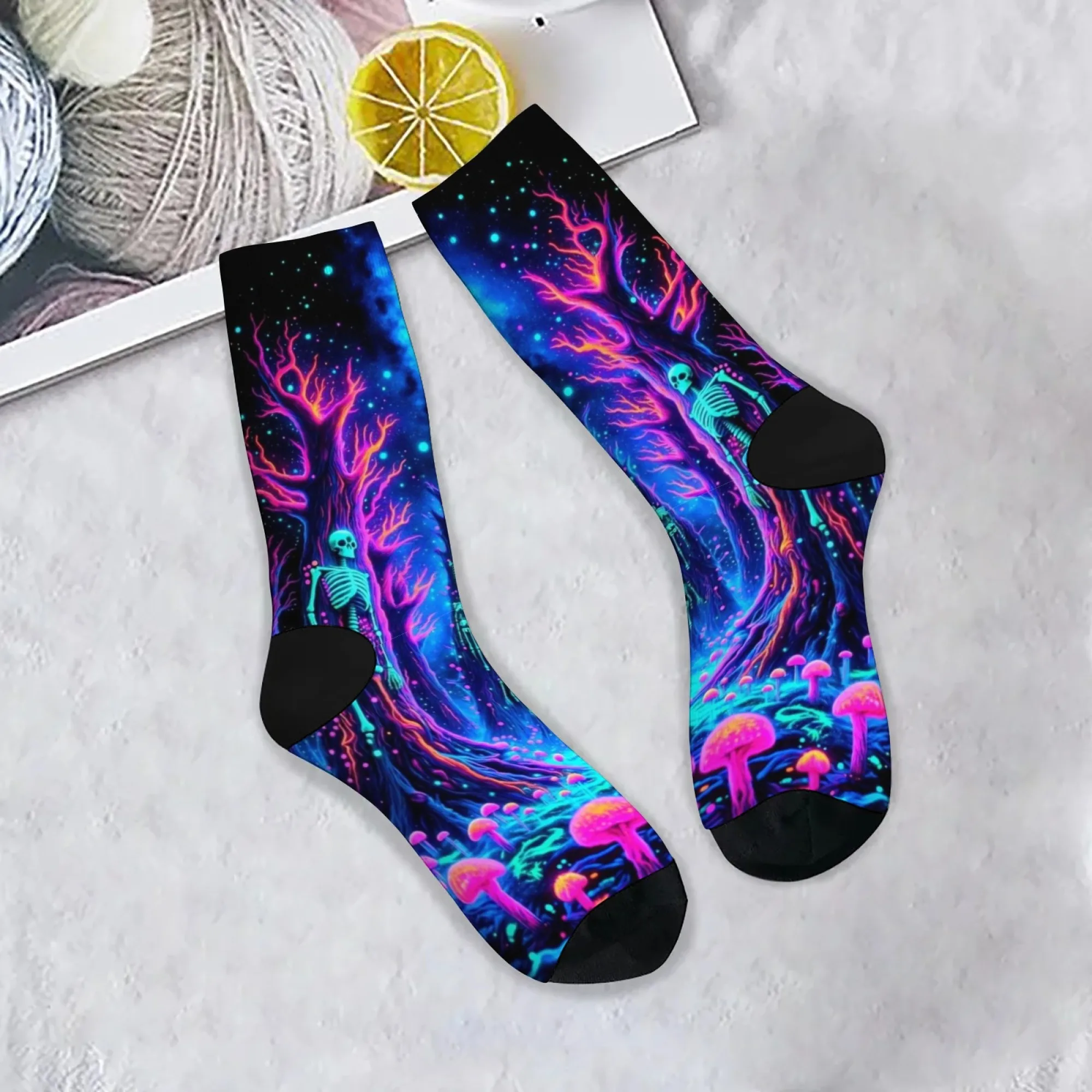 

Psychedelic Neon Skull Forest Pattern Men's Socks Comfortable Breathable Non-slip Socks Harajuku Retro Street Hip-hop Crew Socks