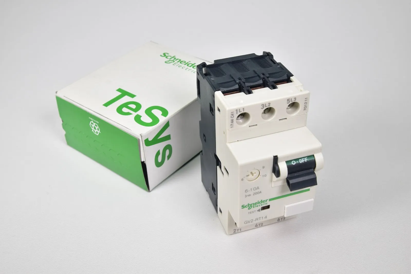 GV2-RT14 GV2RT14 circuit breaker,TeSys GV2, 3P, 6-10 A, thermal magnetic, screw clamp terminals