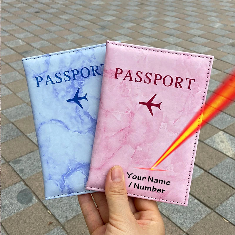 Soporte de pasaporte personalizado con grabado láser, billetera de viaje, funda de patrón de mármol para pasaporte, funda de pasaporte con nombres