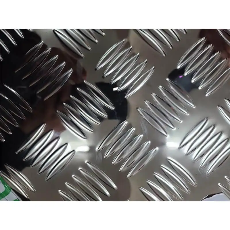 Livellatrice per piastre metalliche con pressa per goffratura antiscivolo a quadretti da 1-6 mm certificata CE