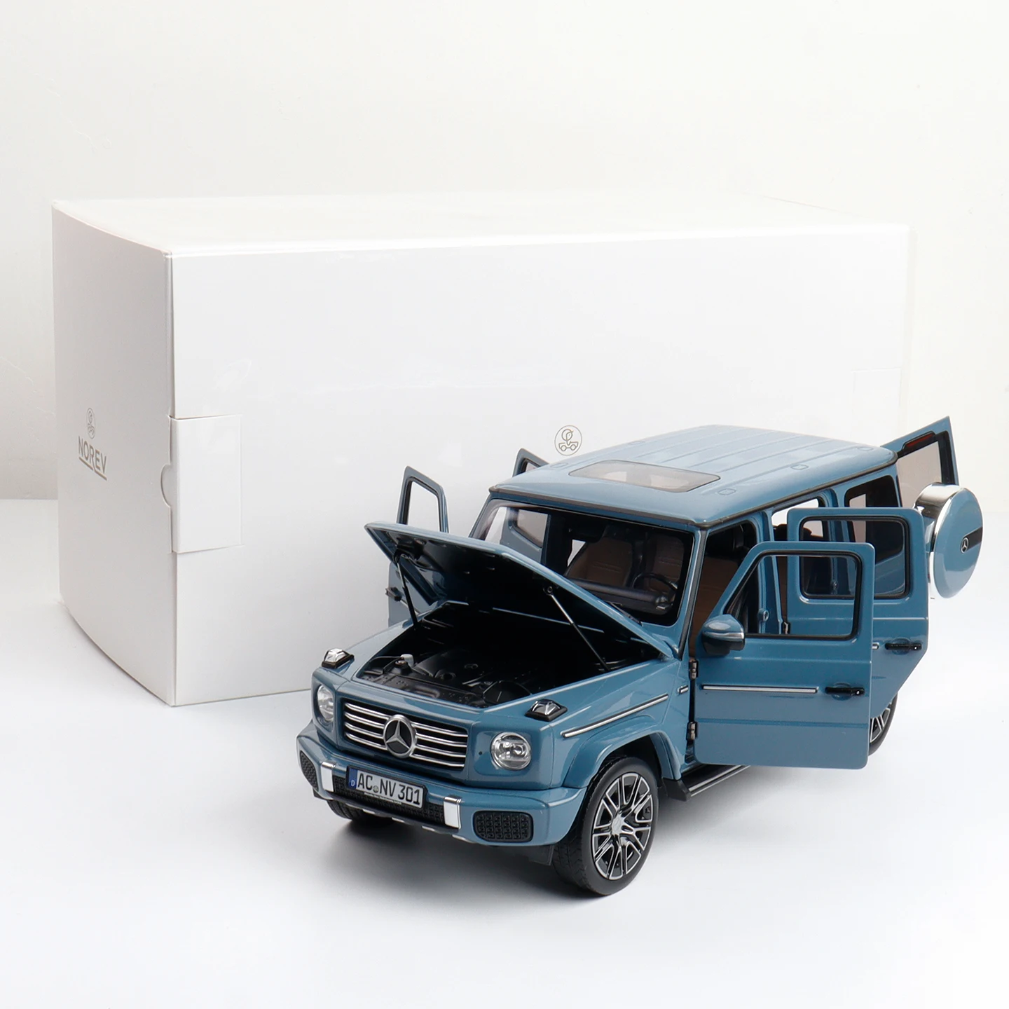 Norev 1:18 Mercedes-Benz G500 Diecast Metal Car Model