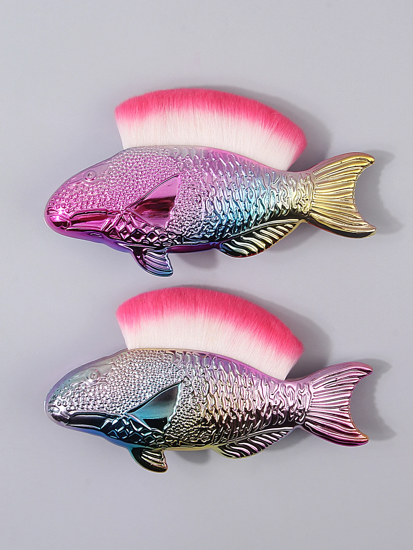 2PCS Colorful Electroplated fish-shaped makeup brush, Soft Bristle Foundation Brush, Loose Powder Blush Brush (Random color)