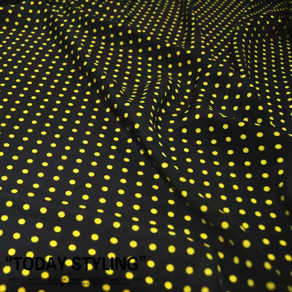 

Fashion Black Base Yellow Polka Dot Design Breathable Silk Crepe De Chine Fabric for Summer Women Dress Garment Sleepwear Skirt