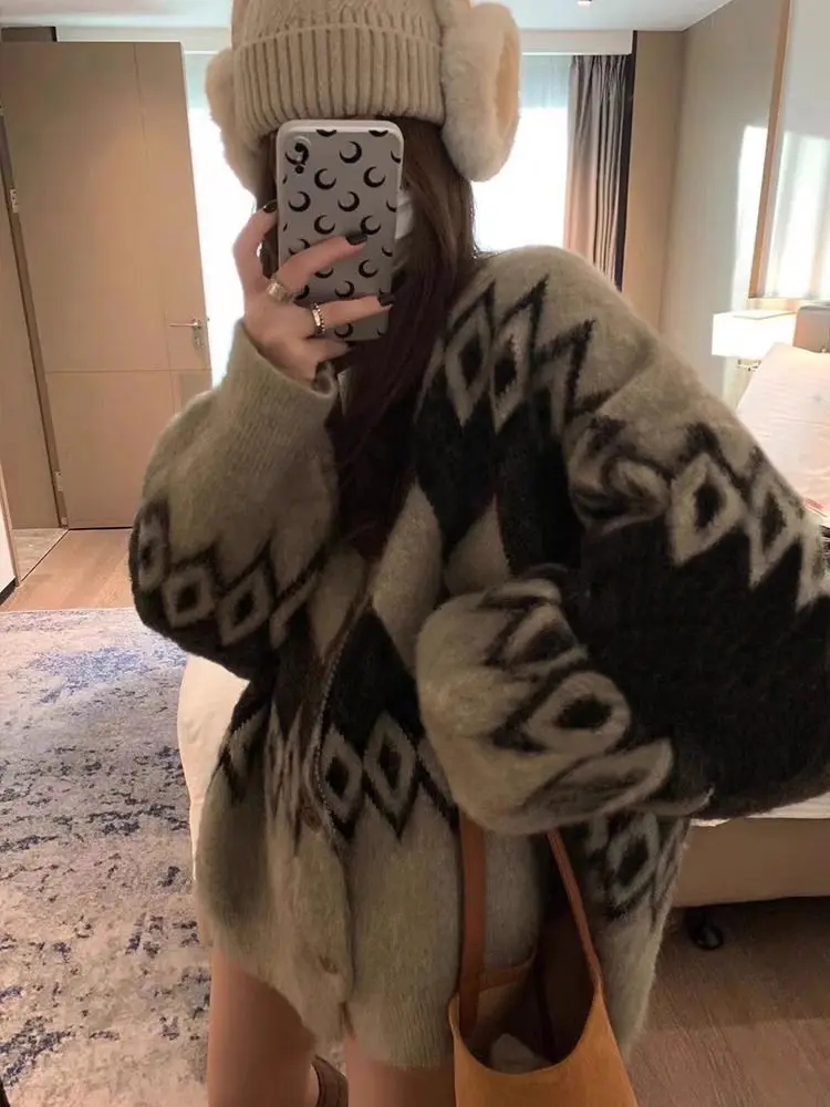

2025 Autumn and Winter New Retro Diamond Grid Printed Knitted Sweater Cardigan Thick Coat for Women