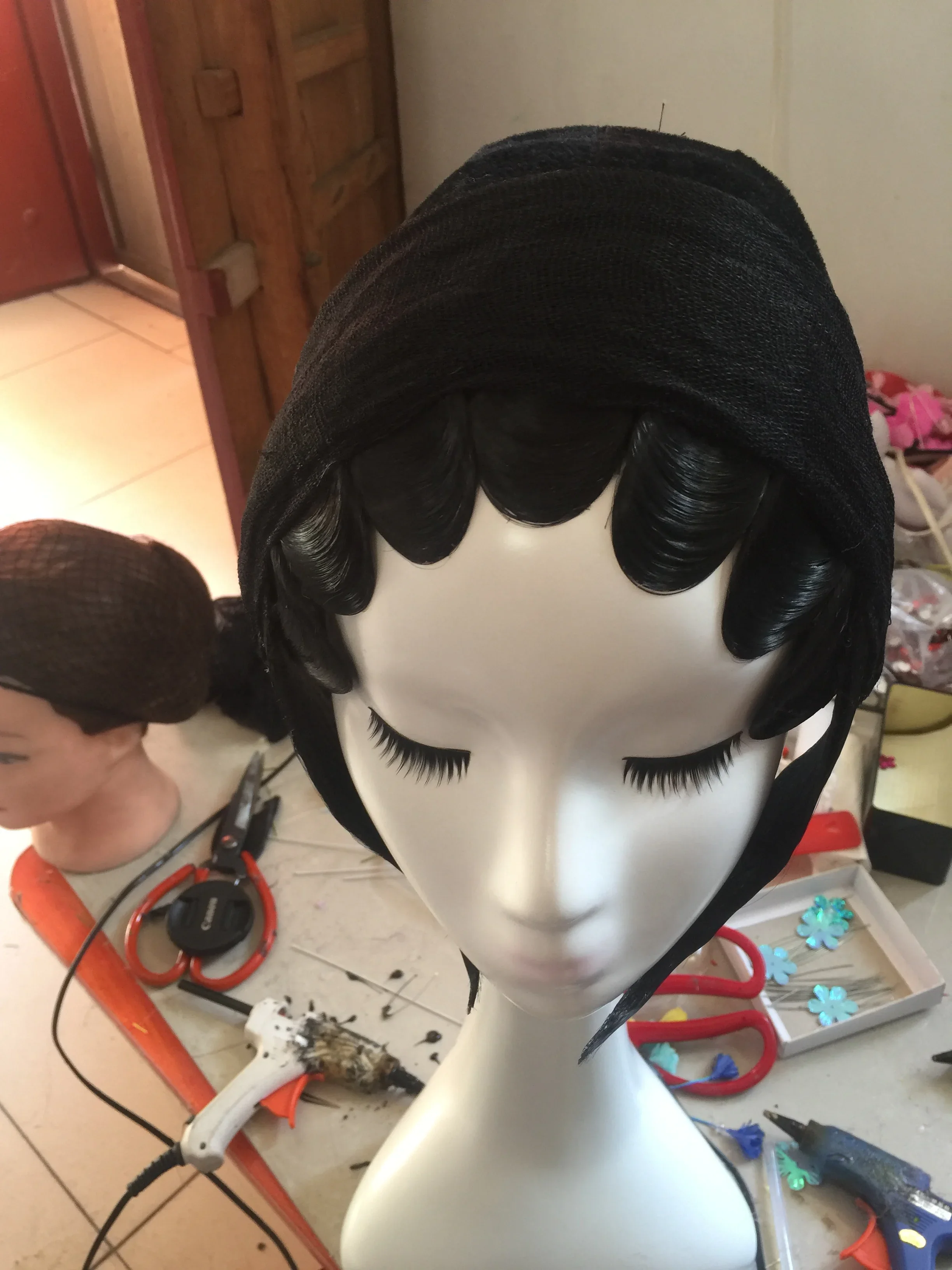 블랙 베이징 오페라 헤어 코스프레 액세서리 북경 오페라 공연 헤드 기어 여성 캐릭터 유형 재미 있은 클래식 댄스 착용