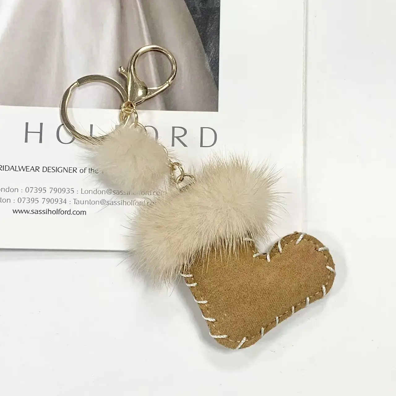 Herbst Winter Plüsch Kunstfell Niedlicher Schneestiefel Taschenanhänger Auto-Schlüsselanhänger Deko Hängekette – Detail 3