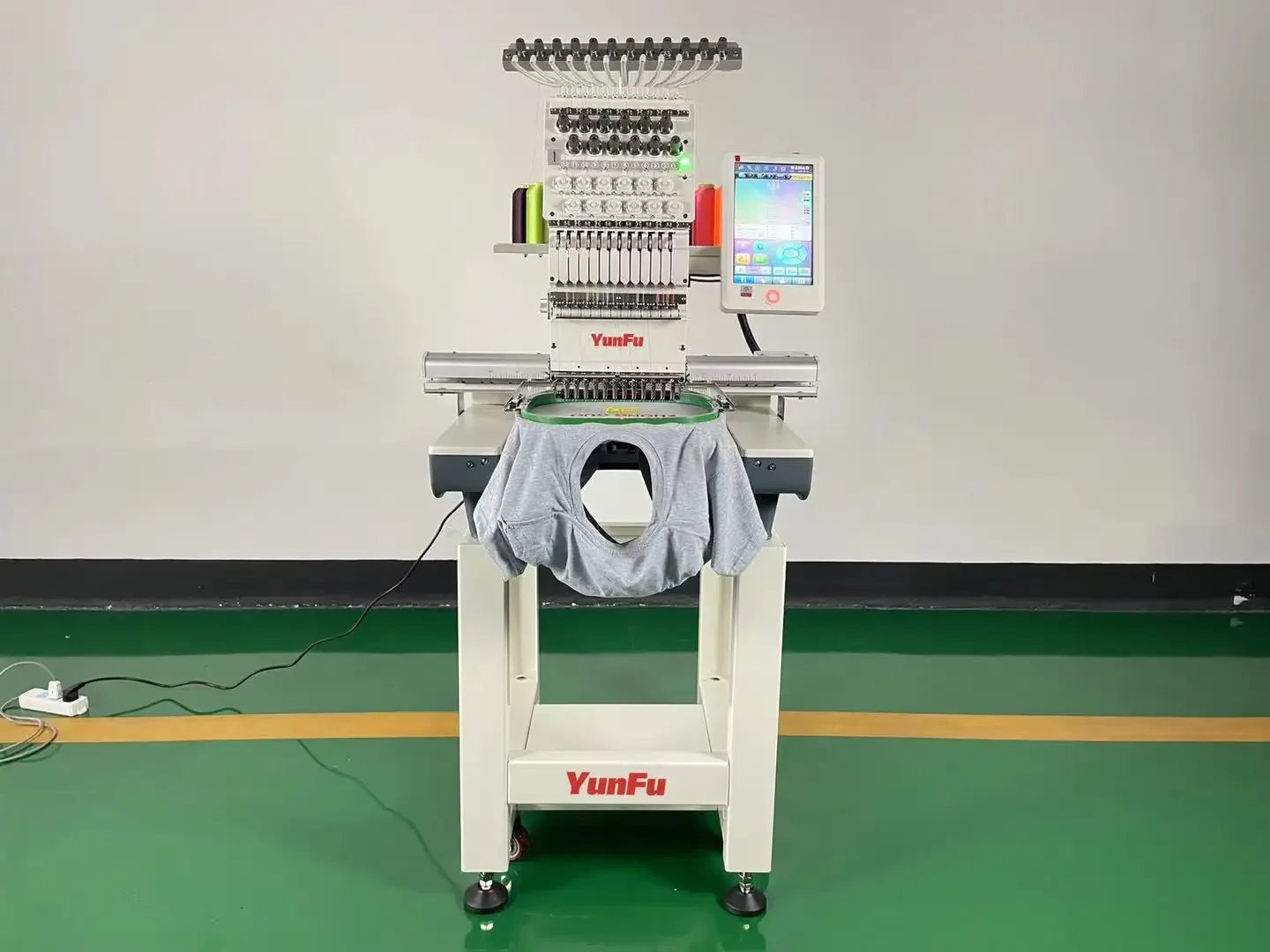 Venda quente Máquina de bordar automática de cabeça única de alta qualidade Industrial 12 15 agulhas Máquina de bordar computadorizada personalizada