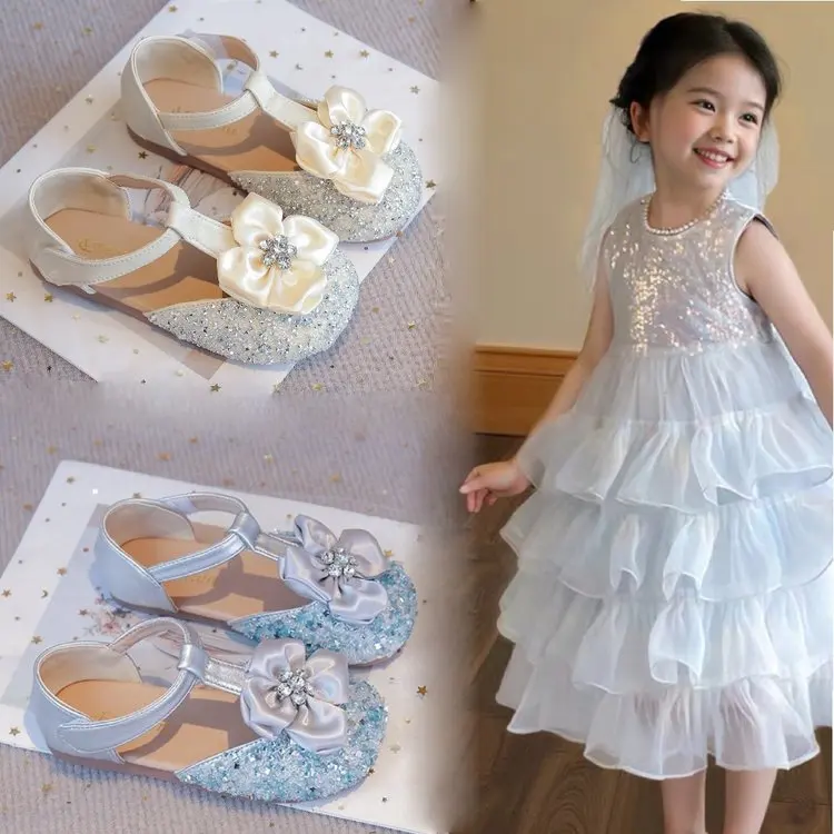 

Girls Half Sandals 2025 Spring Summer Brand New Kids T-strap Flat Shoes with Big Ribbon Flowers Rhinestone Princess Chic Sequins