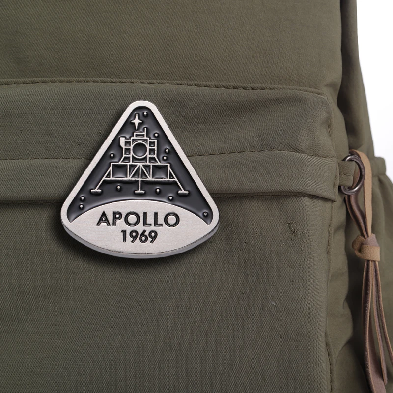 Alfileres esmaltados de planeta y astronautas espaciales, broches de Metal Retro Vintage, insignia de solapa para mochila, accesorios Punk, Pin de regalo para amigos