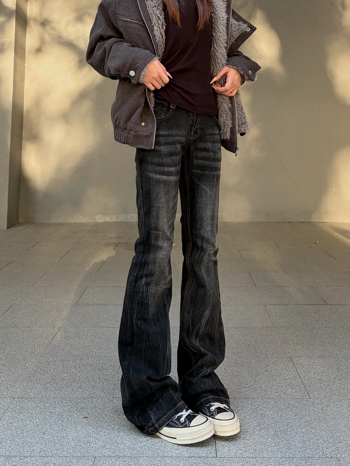 

Женские джинсы-клеш Slim Fit в стиле ретро, с эффектом потертости, с низкой посадкой, на молнии, повседневные, с эффектным дизайном.