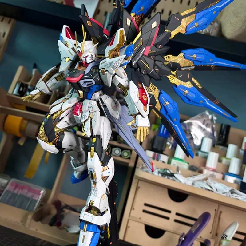 

Комплект модели сборки Changlong MGEX 1/100, комплект модели Strike Freedom с водными наклейками/подставкой/внутренняя рамка, полностью экшн-фигурка