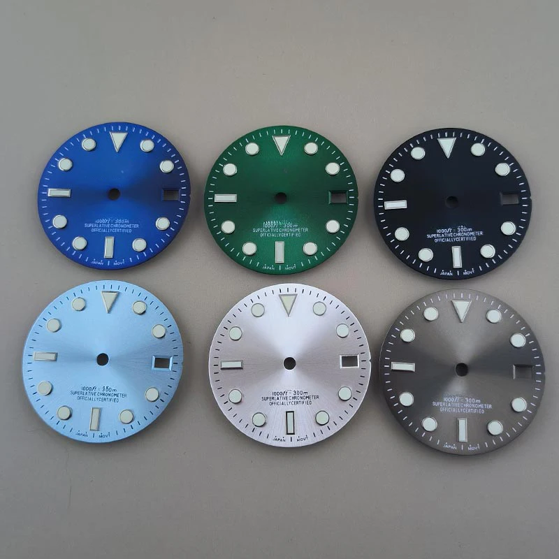 The new SUB sunray modified S dial has round studs 28.5mm green luminous NH35 NH36