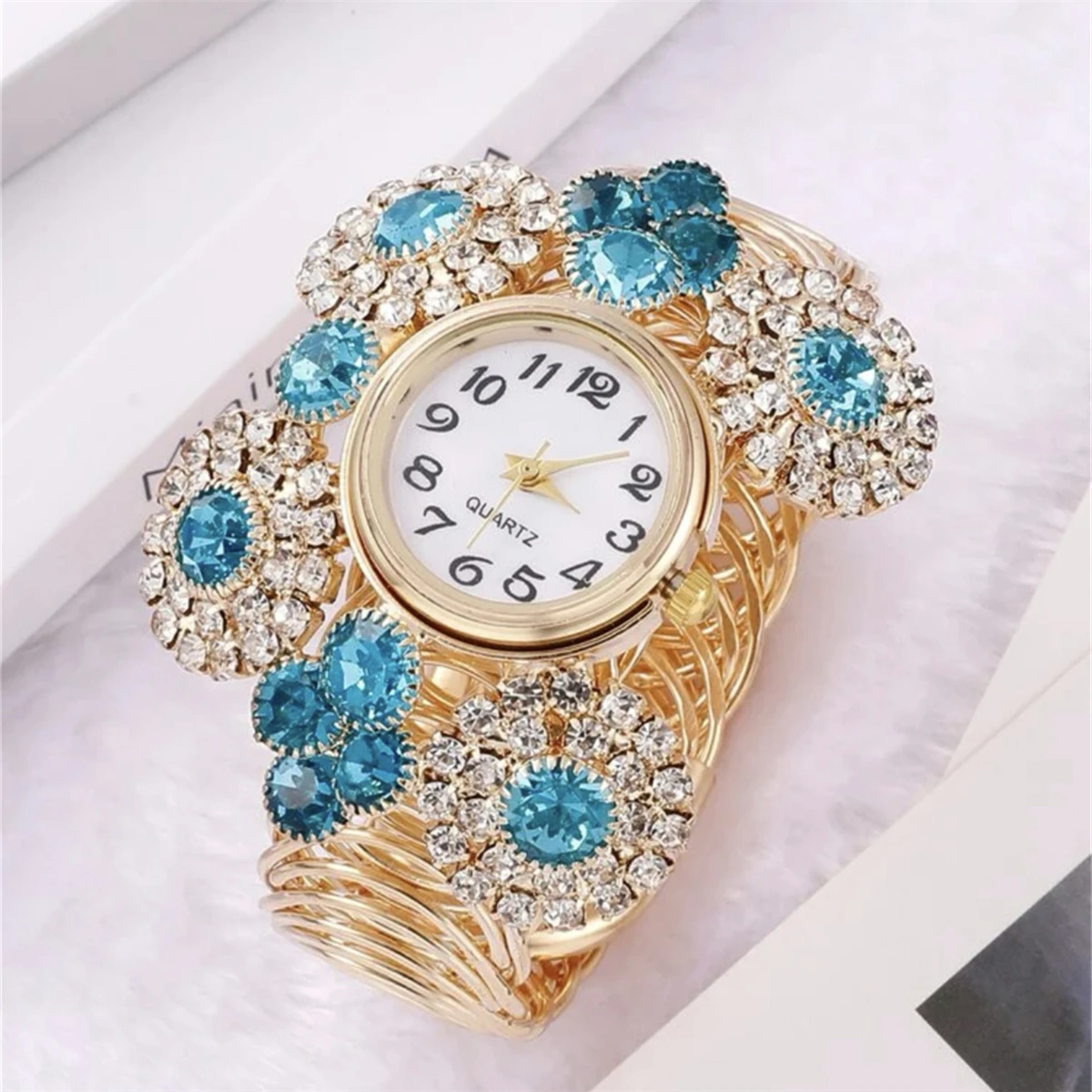 6pcs set of personalized luxury women\'s bracelets, bracelets, quartz watches, trendy and fashionable full diamond versatile holi