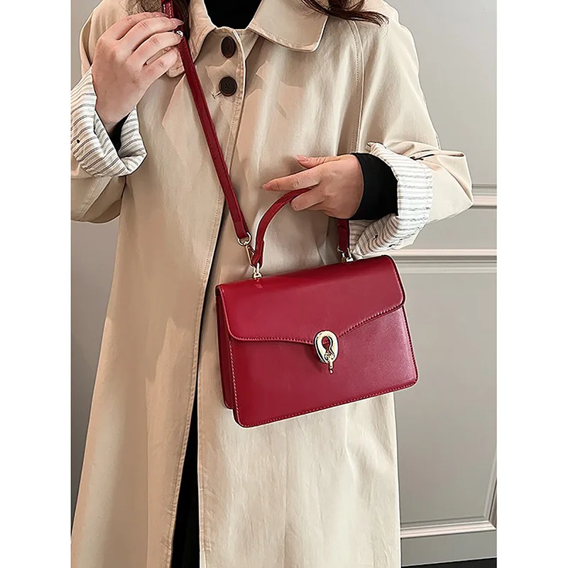 

High Quality Commute Shoulder Bag Women Luxury Red Design Sense Fashion Bridal Wedding Bag Large Capacity Portable Crossbody Bag