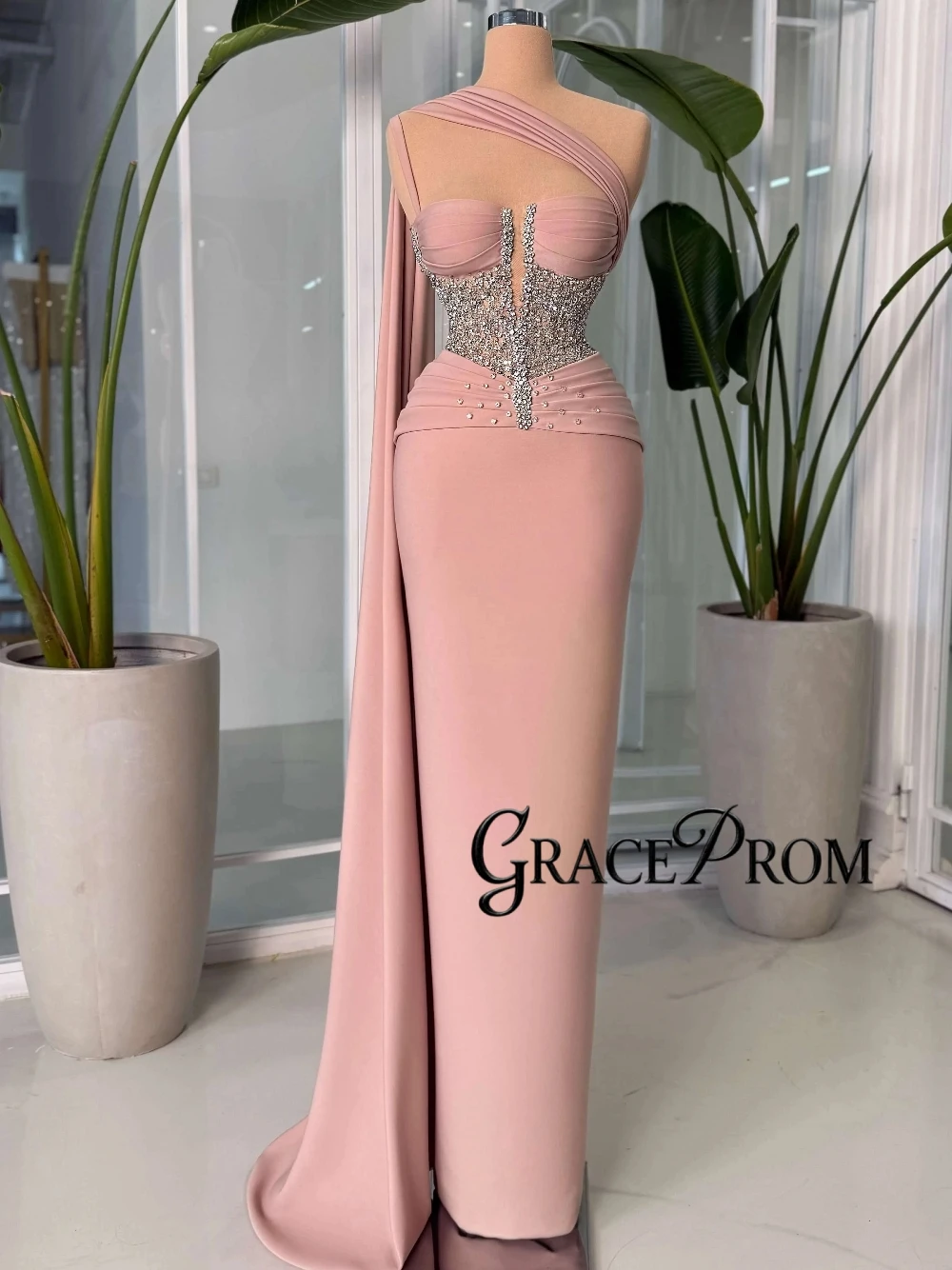 

Light Pink Fitted Waist Crystals Classy Evening Dress Chic Side Long Cape Charming Sexy Straight Customized Cocktail Gown