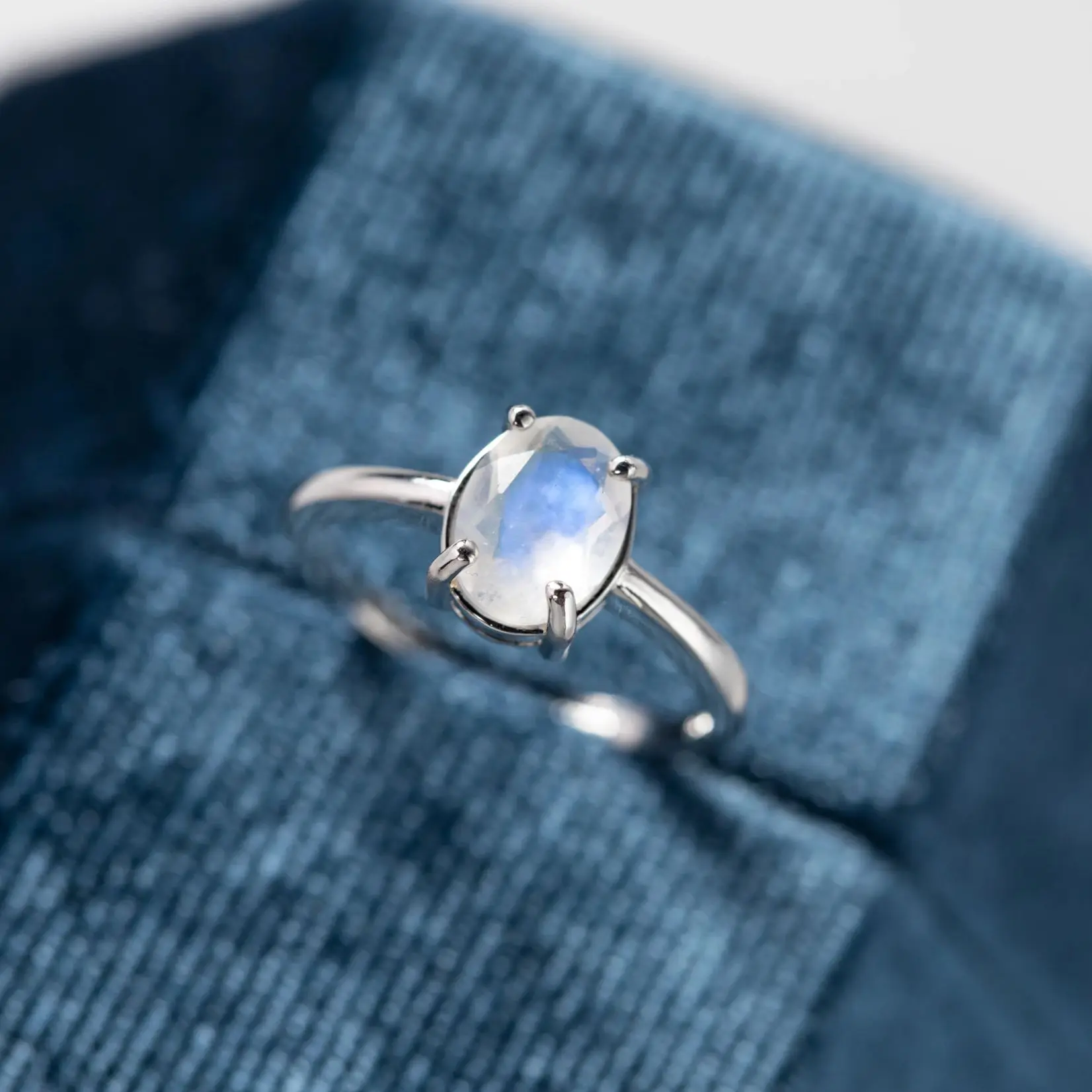 

925 Sterling Silver Minimalist Oval Shaped Moonstone Ring for Woman Adjustable Solitaire Rings Blue Gemstone Engagement Jewelry