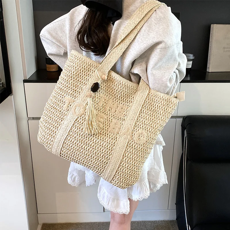 

Ladies French Aesthetic Travel Large Capacity Grass Woven Bag Beach Vacation Tote Bag Hand Woven Shoulder Bag