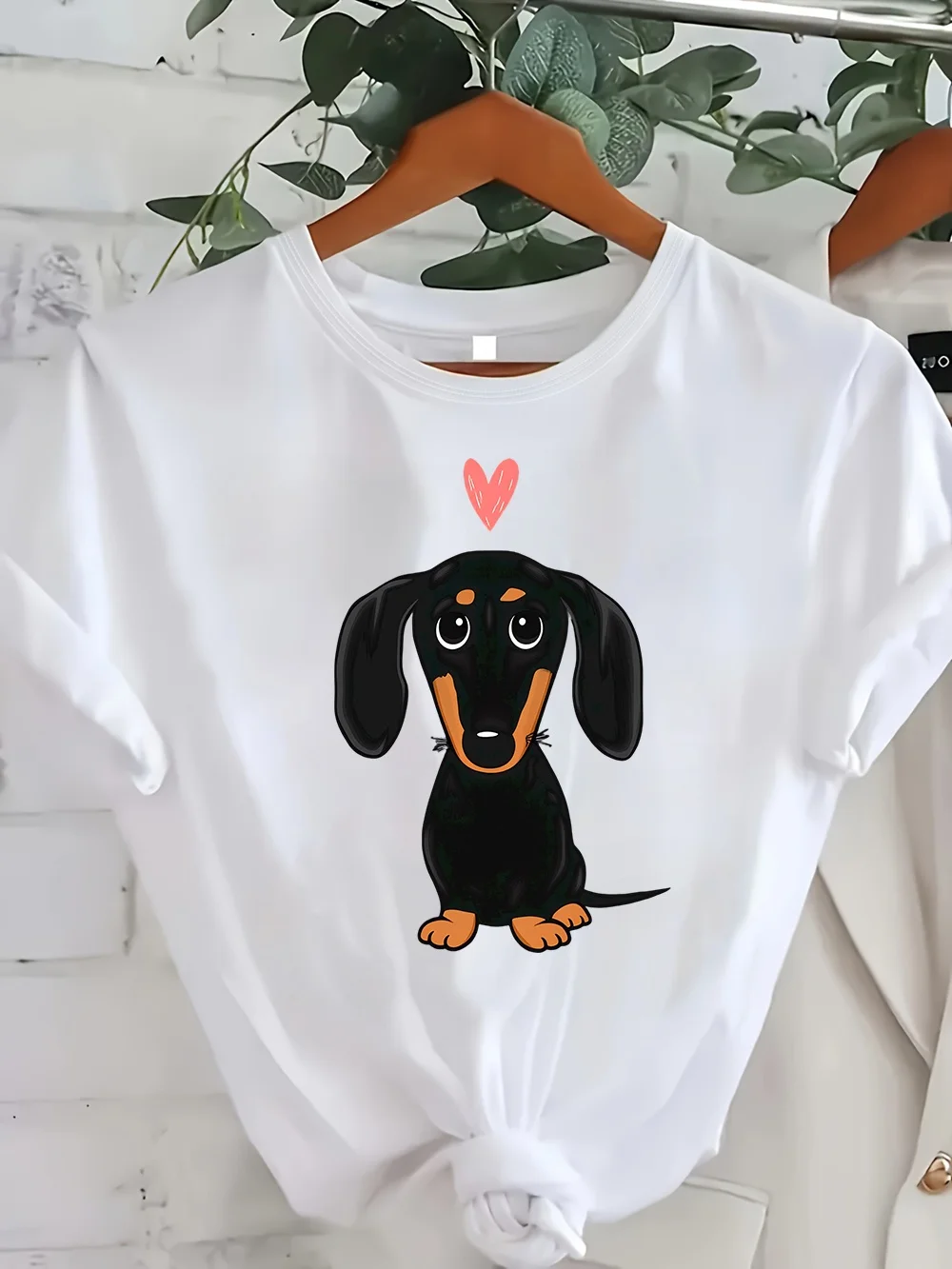 Camiseta divertida retro Y2K con diseño de Dachshund negro y marrón con corazón, camiseta de moda con dibujo de perro salchicha, top informal de verano para mujer 2k