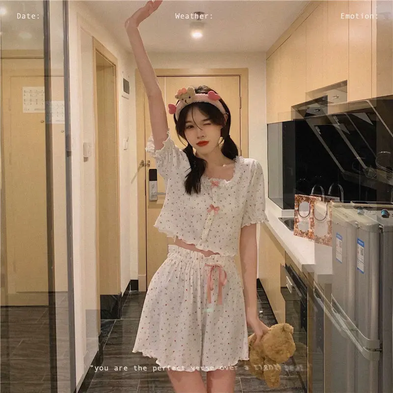 

Летний комплект домашней одежды для девочек: пижама из двух предметов с коротким рукавом, тонкая, с милым цветочным принтом, на резинке, свободная, мягкая, с регулируемым круглым вырезом и бантом