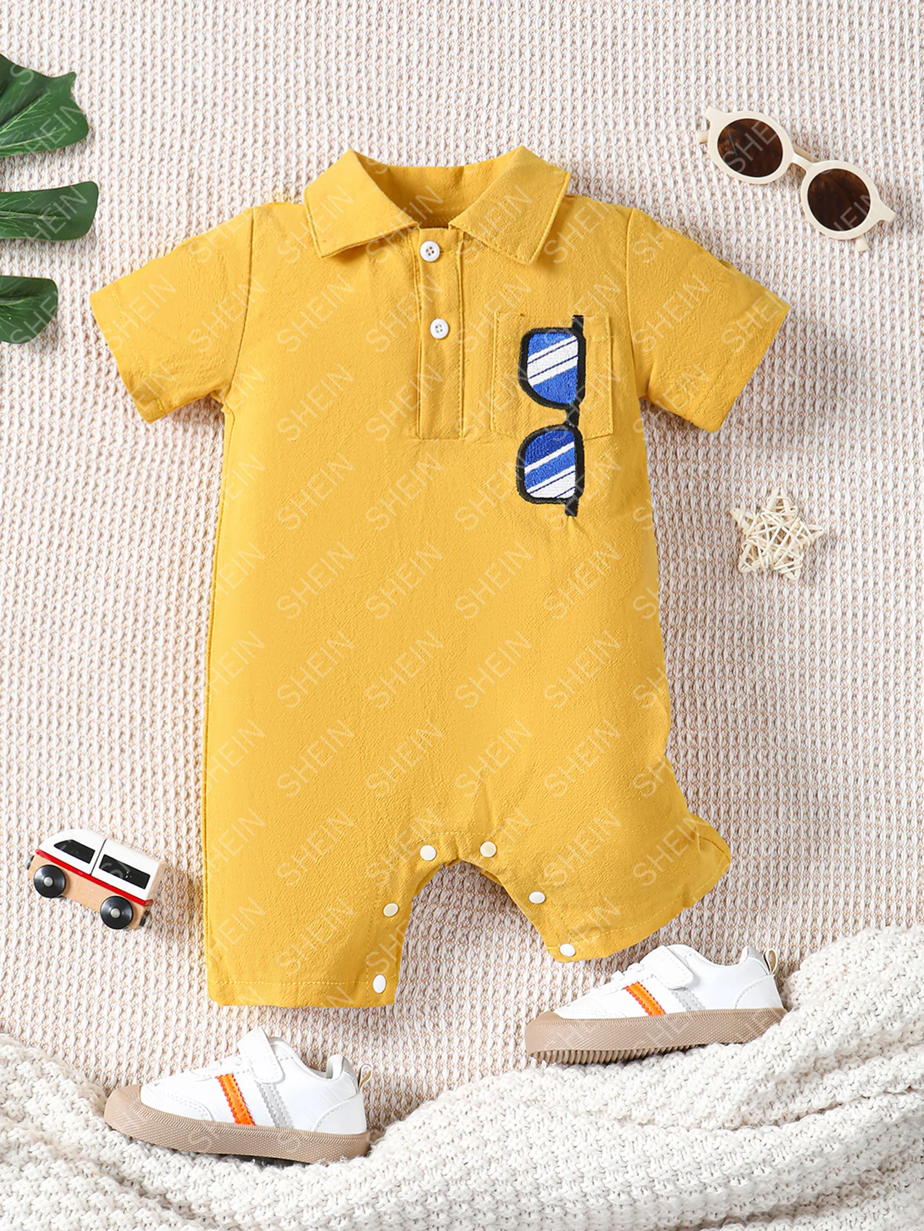 

Однотонный комбинезон для маленьких мальчиков с лацканами, модная рубашка в простом стиле с коротким рукавом и вышивкой и карманами, летний детский тонкий комбинезон