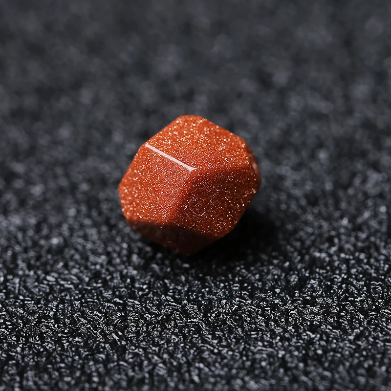 Граненые-свободные-бусины-с-золотым-песком-и-камнем