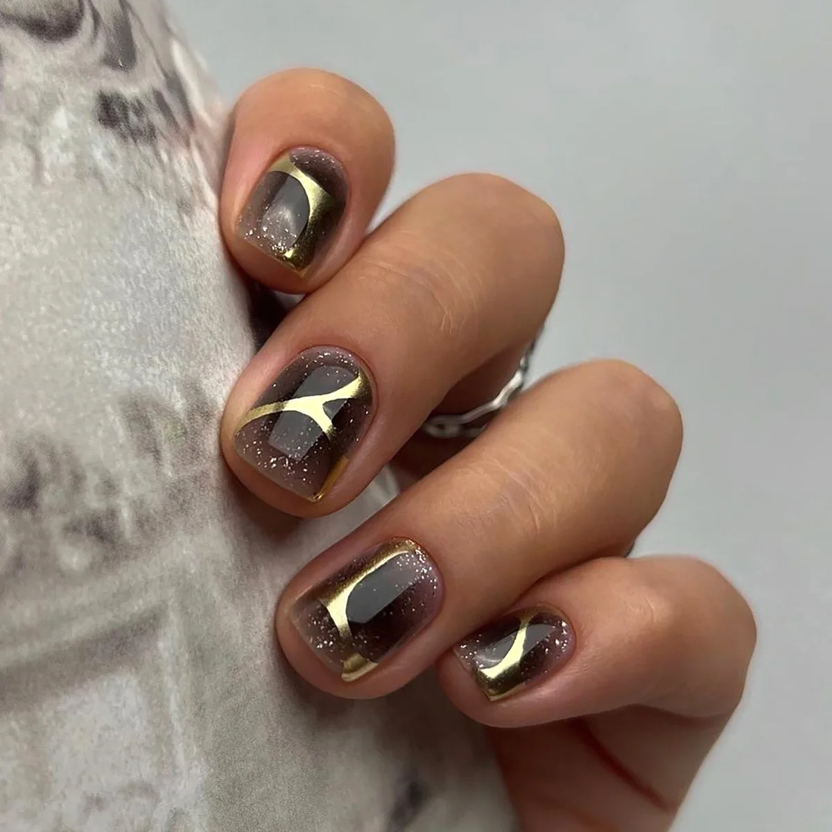 24Pcs Short Square Punk Style Press on Nails Brown Gradient Detachable Stick on False Nails 3D Gilded Silver Diamond Fingernail