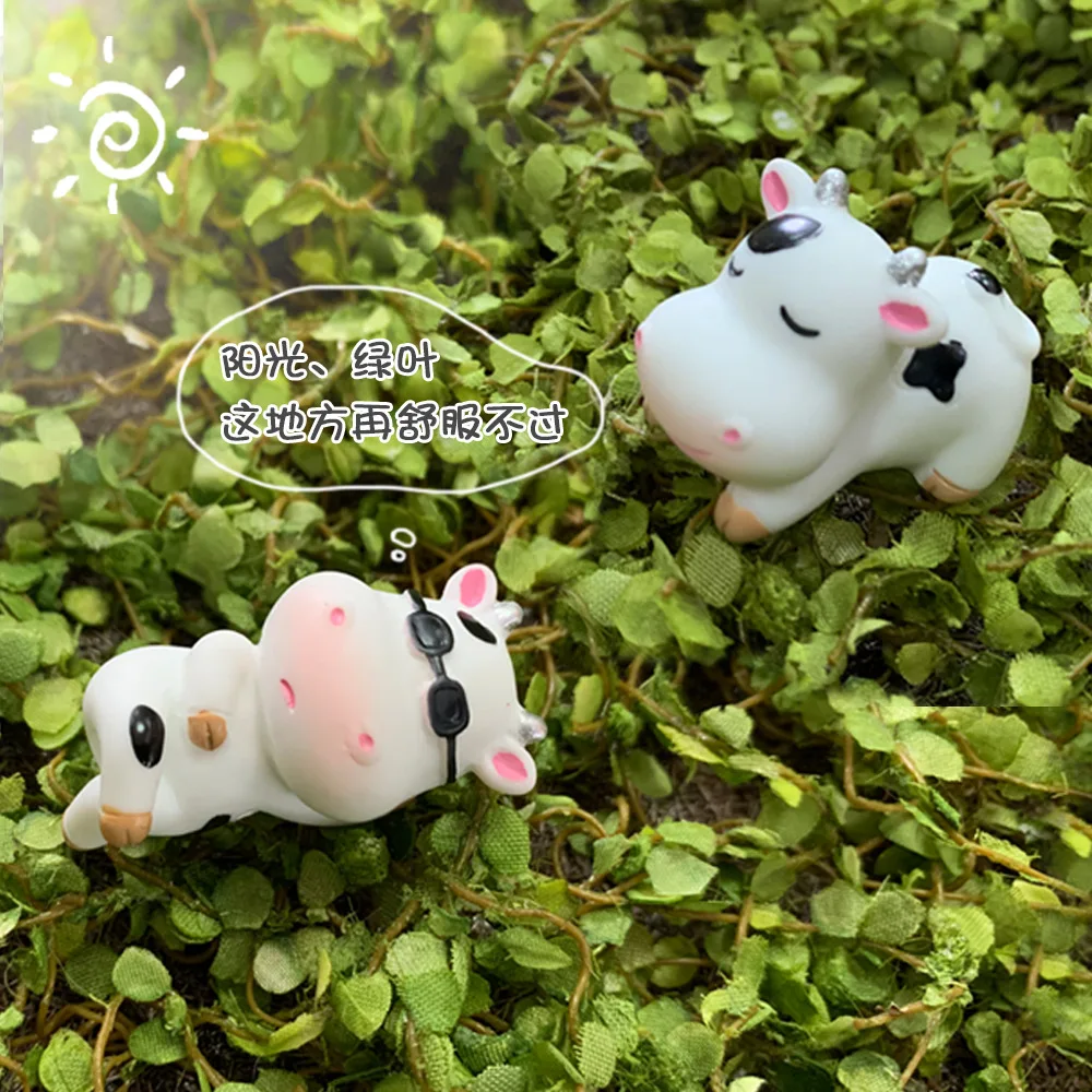 Car Ornaments Creative Personality Animal Resin black and white cow Decoration Car Accessories Bonsai Cute Cow Home Ornaments