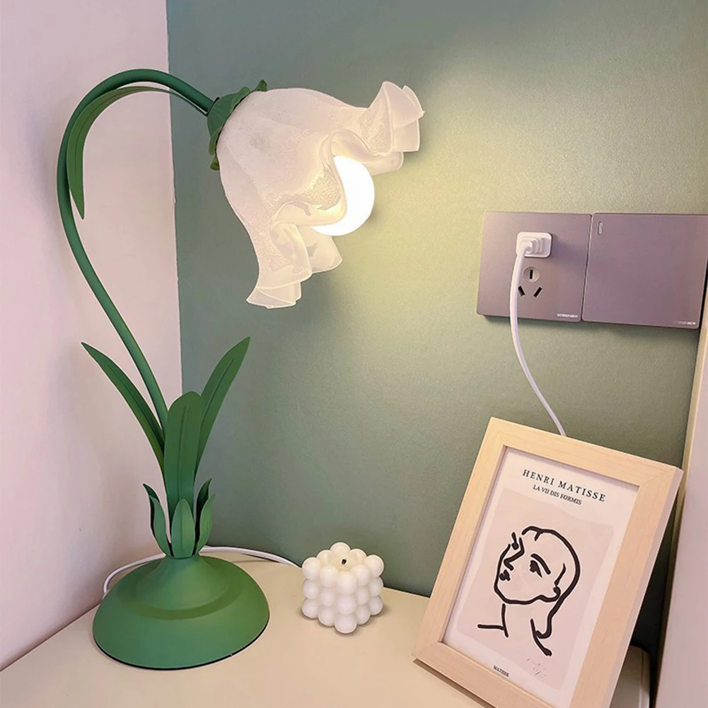 Retro Flower LED Desk Lamp Student Bedroom Room Reading Decor Lamp Eye Protection Atmosphere Sense Bedside Lamp Table Light E26