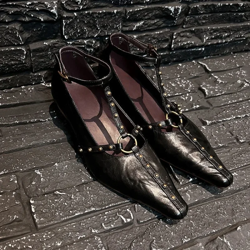 

Spring 2025 New Pointy Toe Mid-Heel Belt BuckleRivets Decorated Retro Temperament Office Women Single Shoes Women's Shoes