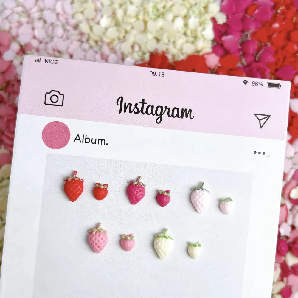 50 個樹脂イチゴネイルデコレーションマカロン色の爪工芸品ネイルアートチャーム模擬漫画イチゴネイルステッカー