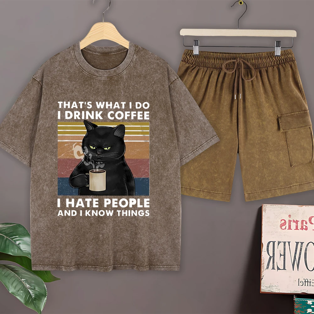 

Комплект мужской одежды: футболка оверсайз из хлопка с принтом «Кошки любят кофе», шорты карго, летняя одежда с круглым вырезом