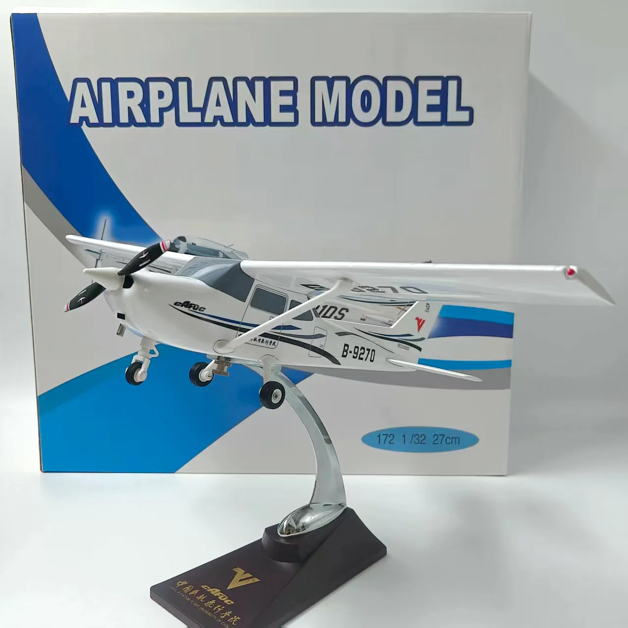 دييكاست 1:32 مقياس سيسنا 172 الطيران المدني الطيران كلية سبيكة نموذج طائرة تحصيل لعبة هدية تذكارية عرض حلية