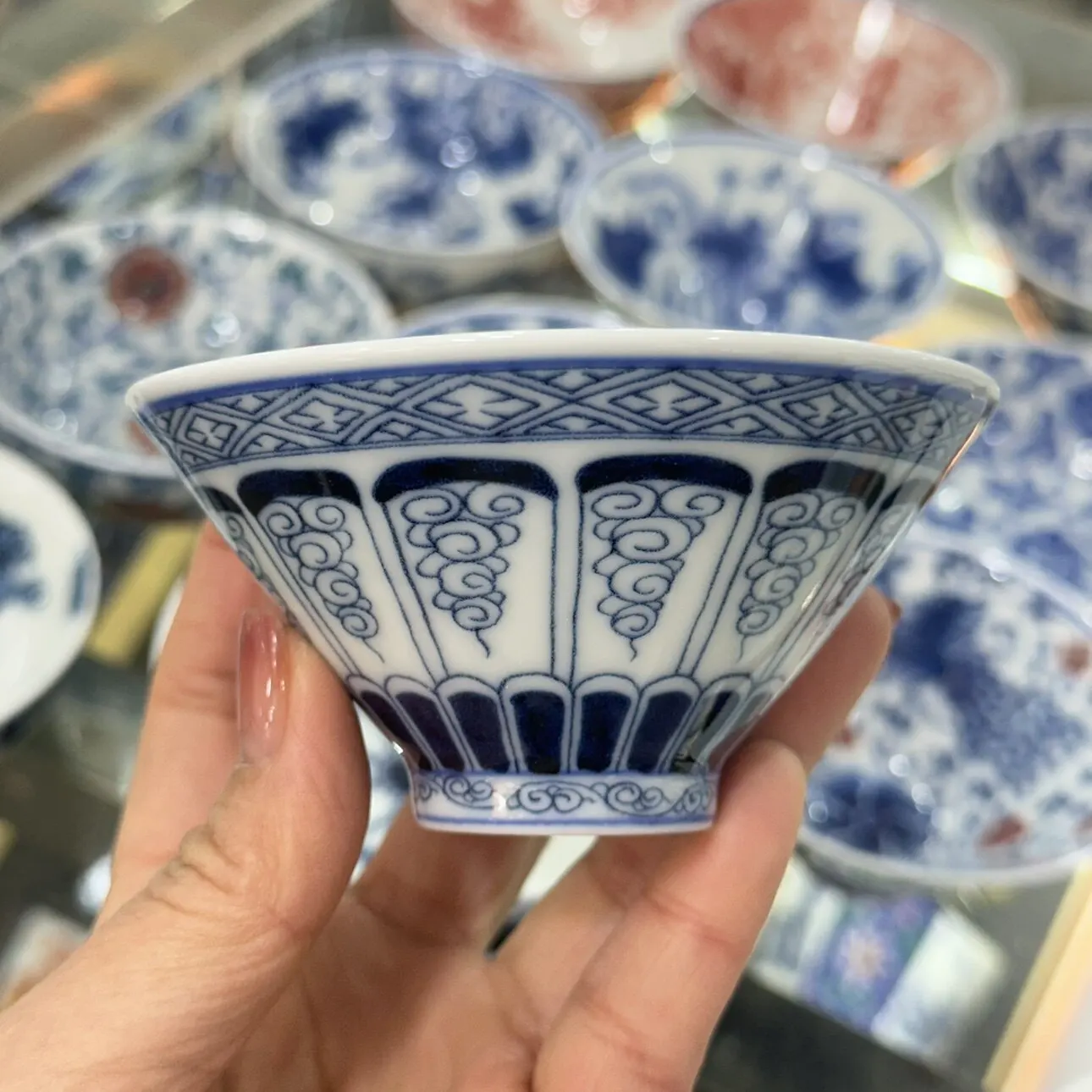 Roll Grass Pattern Porcelain Bamboo-Hat Type Cup Tea Cup Cup Individual Single Cup Cup Chinese Tea Bowl for Drinking Tea