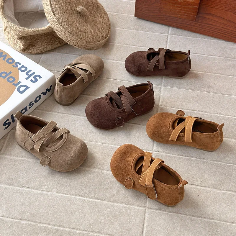 

Детская кожаная обувь для девочек, осень 2023, новая мода в корейском стиле, нескользящие универсальные модельные туфли принцессы с мягкой подошвой