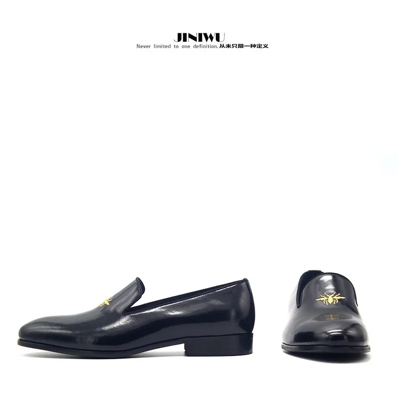 JINIWU 2026 Autumn Winter Bee Pattern Loafers Polished Black Simple Top Grain Cowhide Slip On Men Leather Shoes