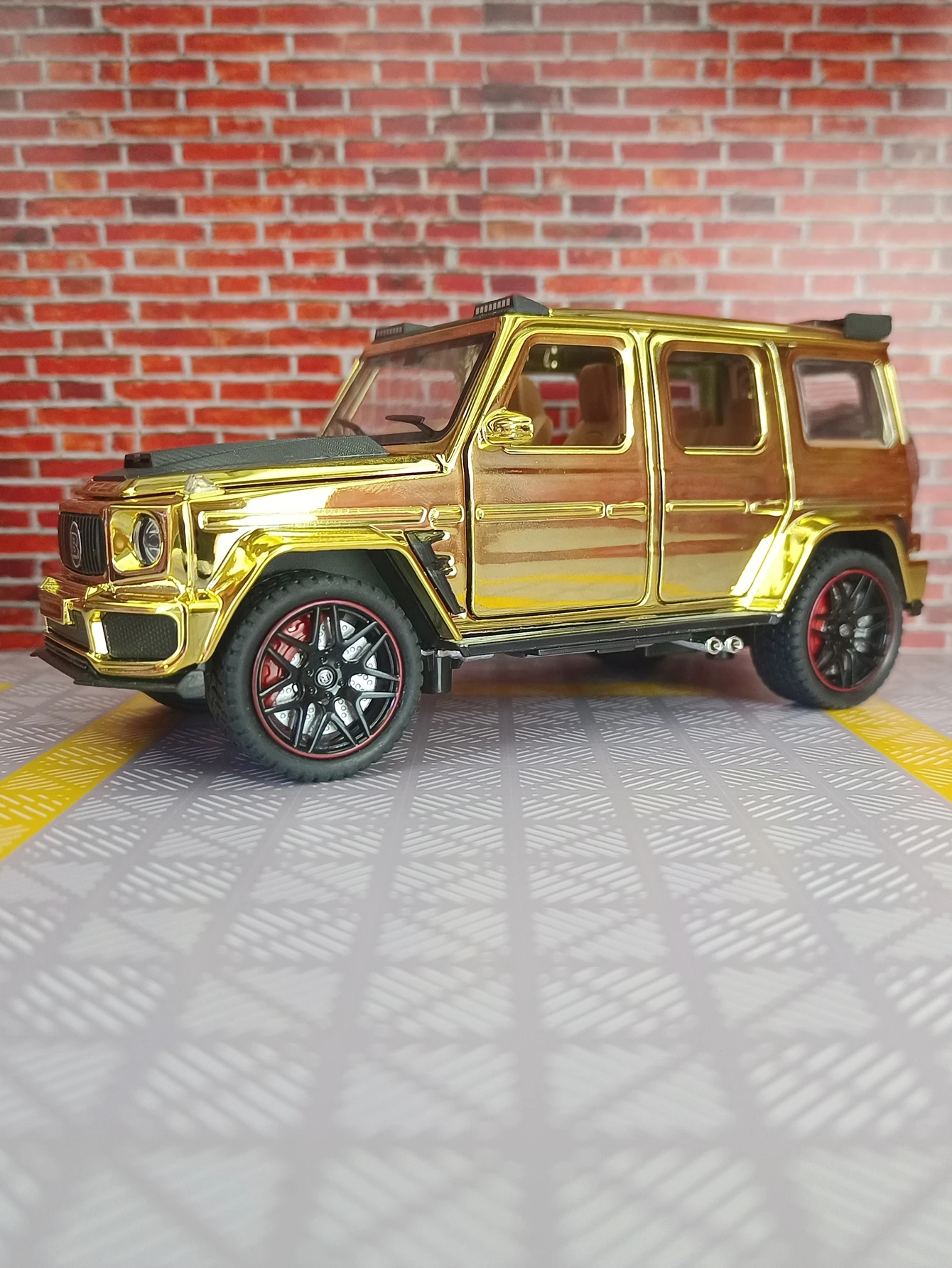 

1:32 Mercedes-Benz G800 гальваническая пластина внедорожник из сплава, масштабная игрушечная модель автомобиля, литой под давлением металлический звук и свет, детский игрушечный автомобиль