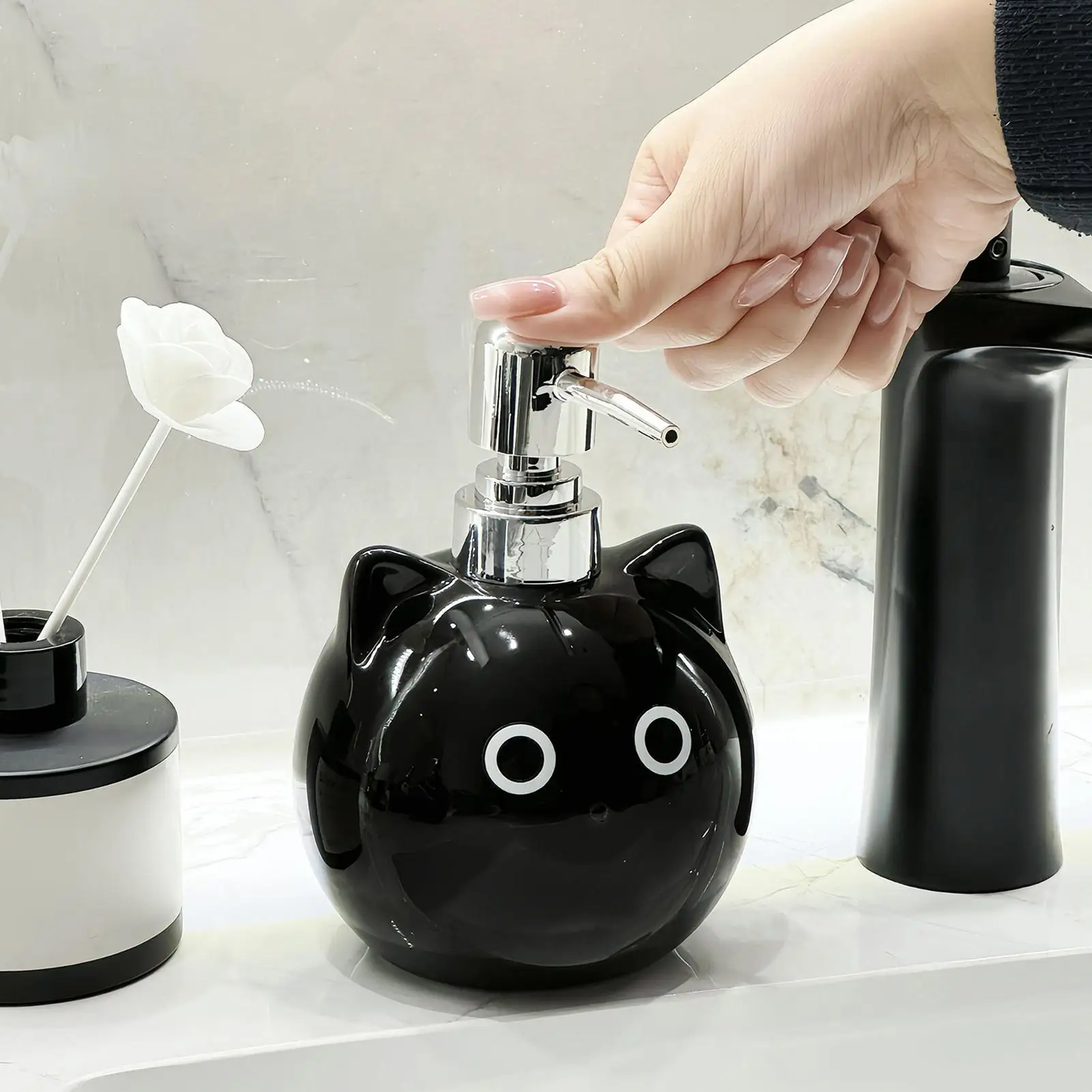 Hand Soap Bottles Empty 480ml Lightweight Non-Drip Black Cat Ceramic Empty Refillable Pump Containers for Shampoo Body Toner