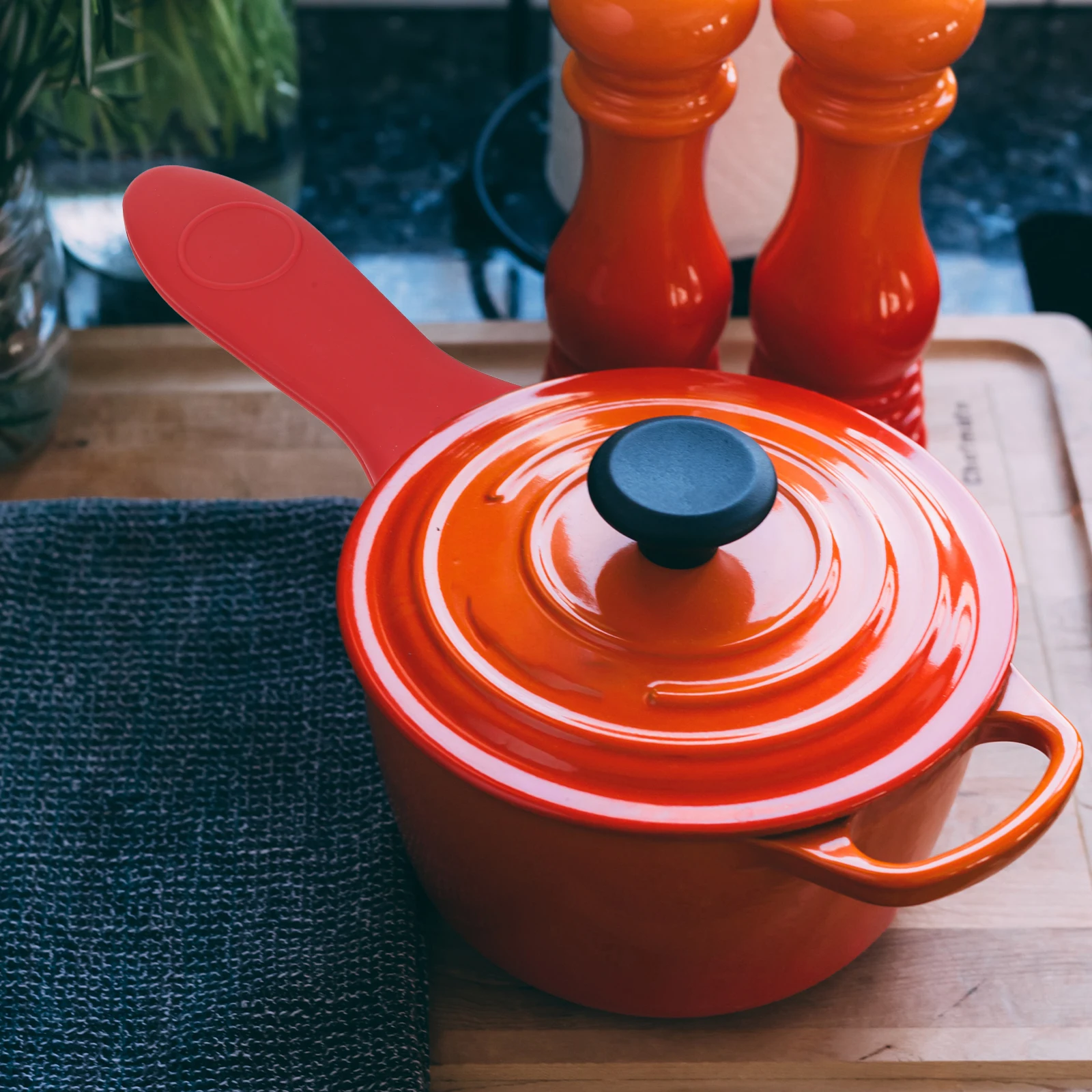 

2pcs Silicone Insulated Pot Handle Cover Sleeve Red Heat Resistant Non-Slip Pan Holder Sleeve for Cast Iron Metal