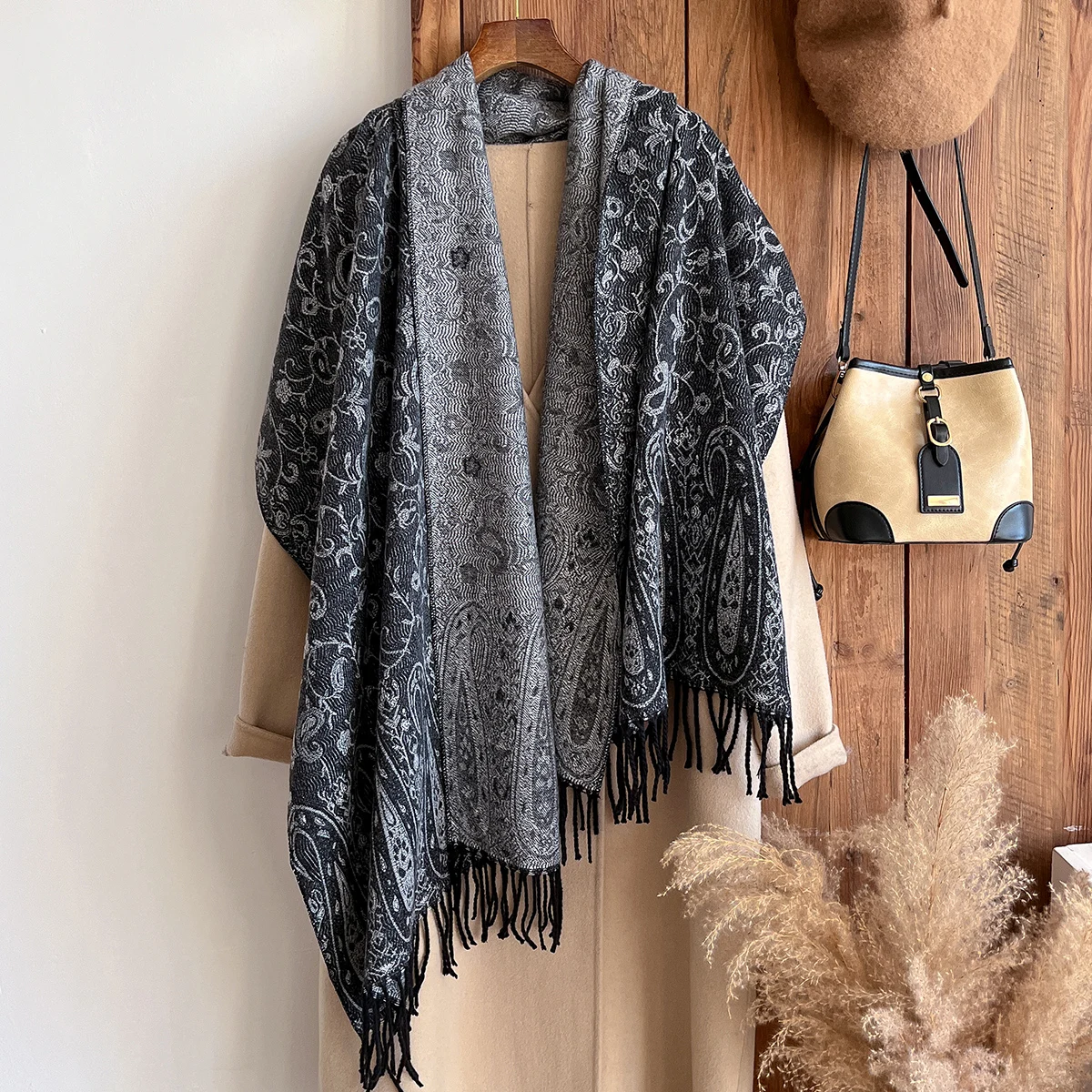 

Зима 2025 года, новое одеяло с кисточками в национальном стиле, дизайн пейсли, толстая теплая шаль из пашмины, шарф с принтом, женский теплый пончо, палантины