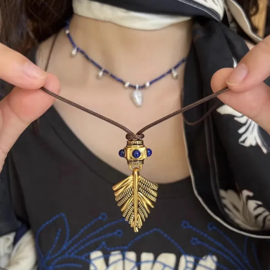 

Vintage Swaying Palm Maillard Style Feather Long Necklace for Women, Sweater Chain Niche Luxury Accessory.